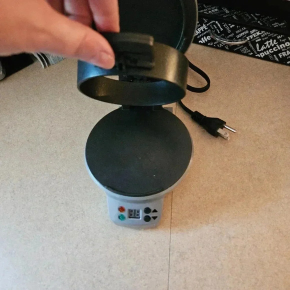 Hamilton-Beach  | Breakfast Sandwich Maker with Timer - Picture 9 of 16